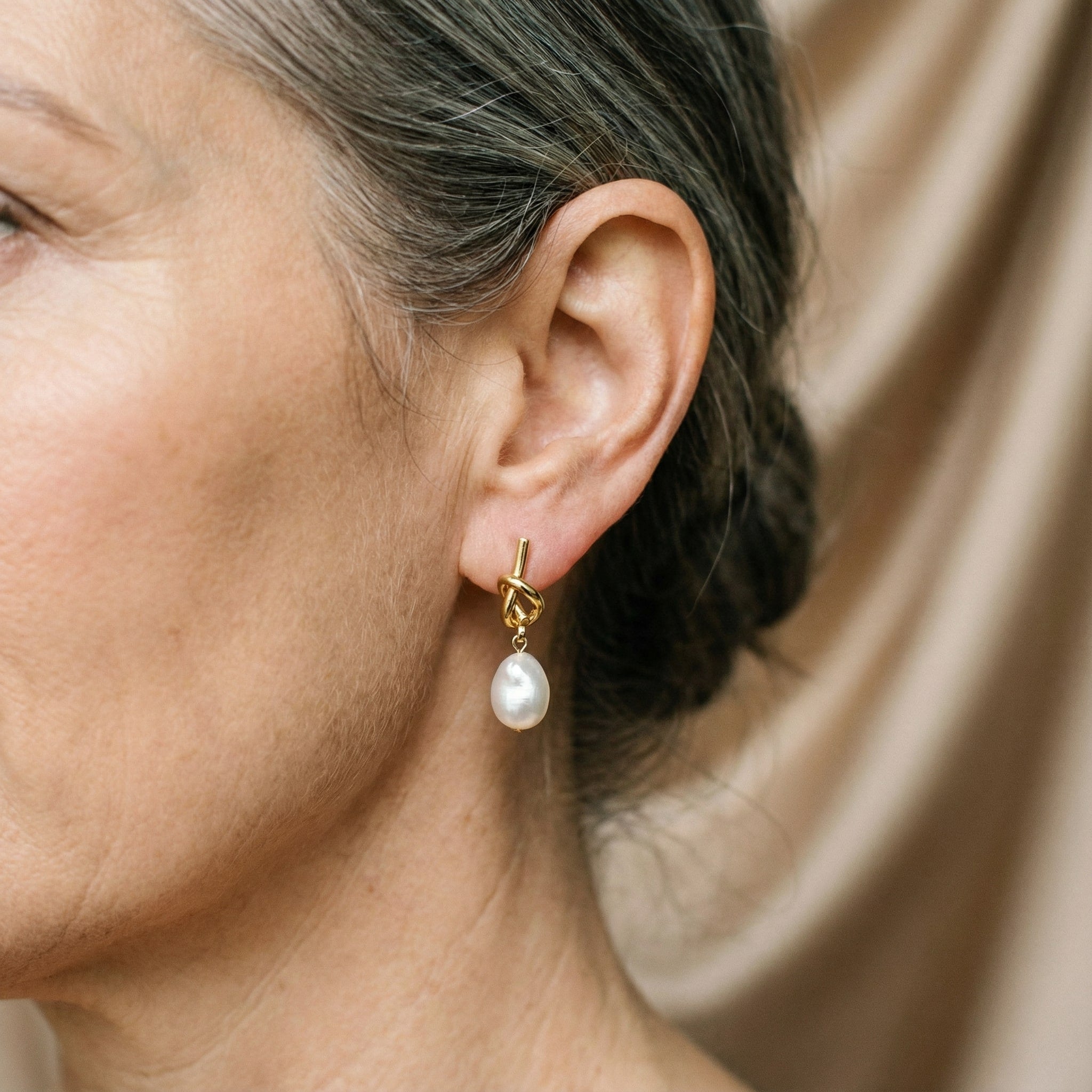 Elegantní náušnice s barokními perlami ve zlatě