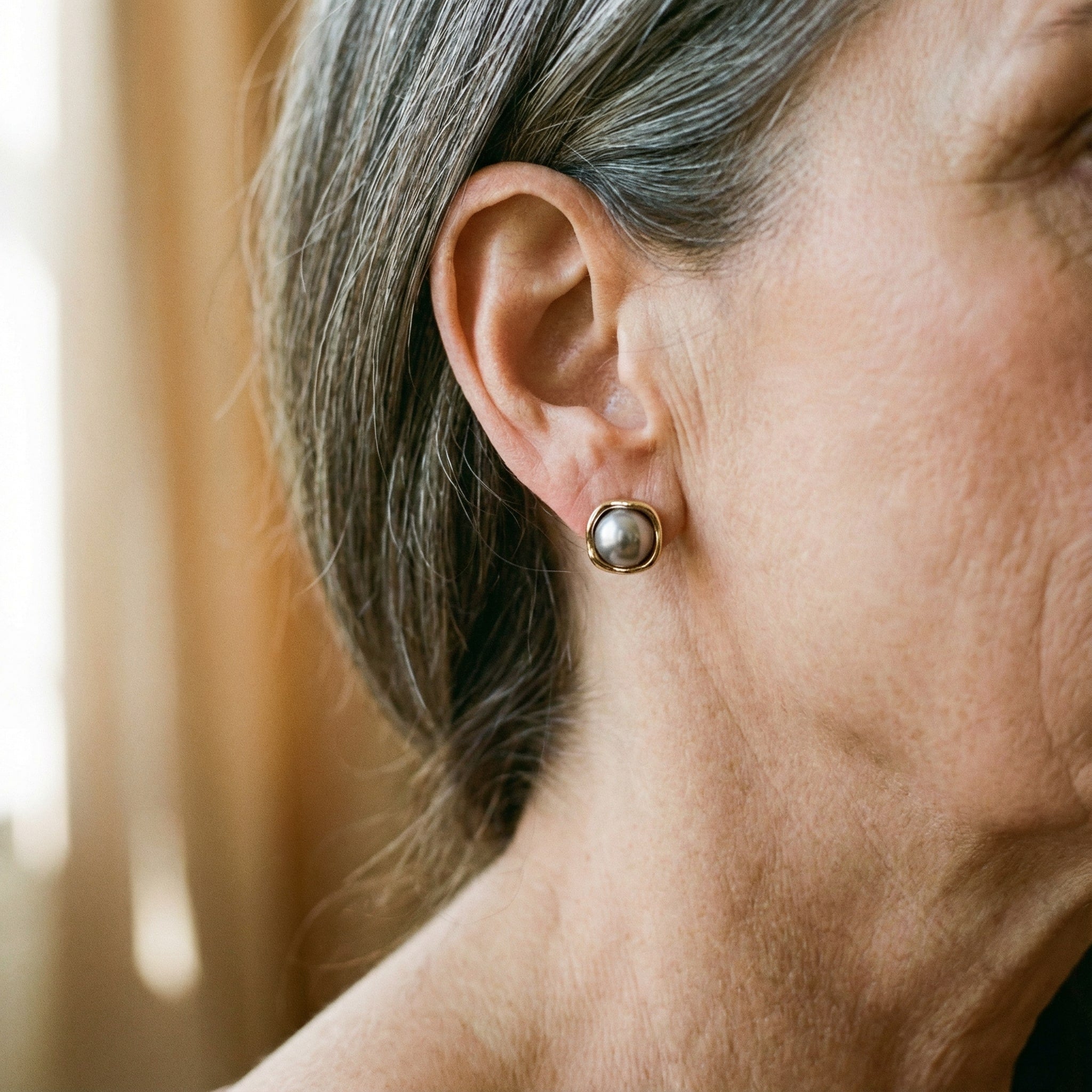 Elegantní Náušnice z Černé Perly