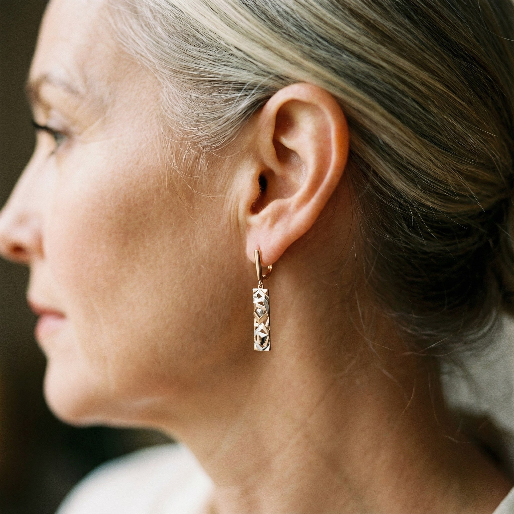 Elegantní Obdélníkové Náušnice ve Zlatu a Stříbře