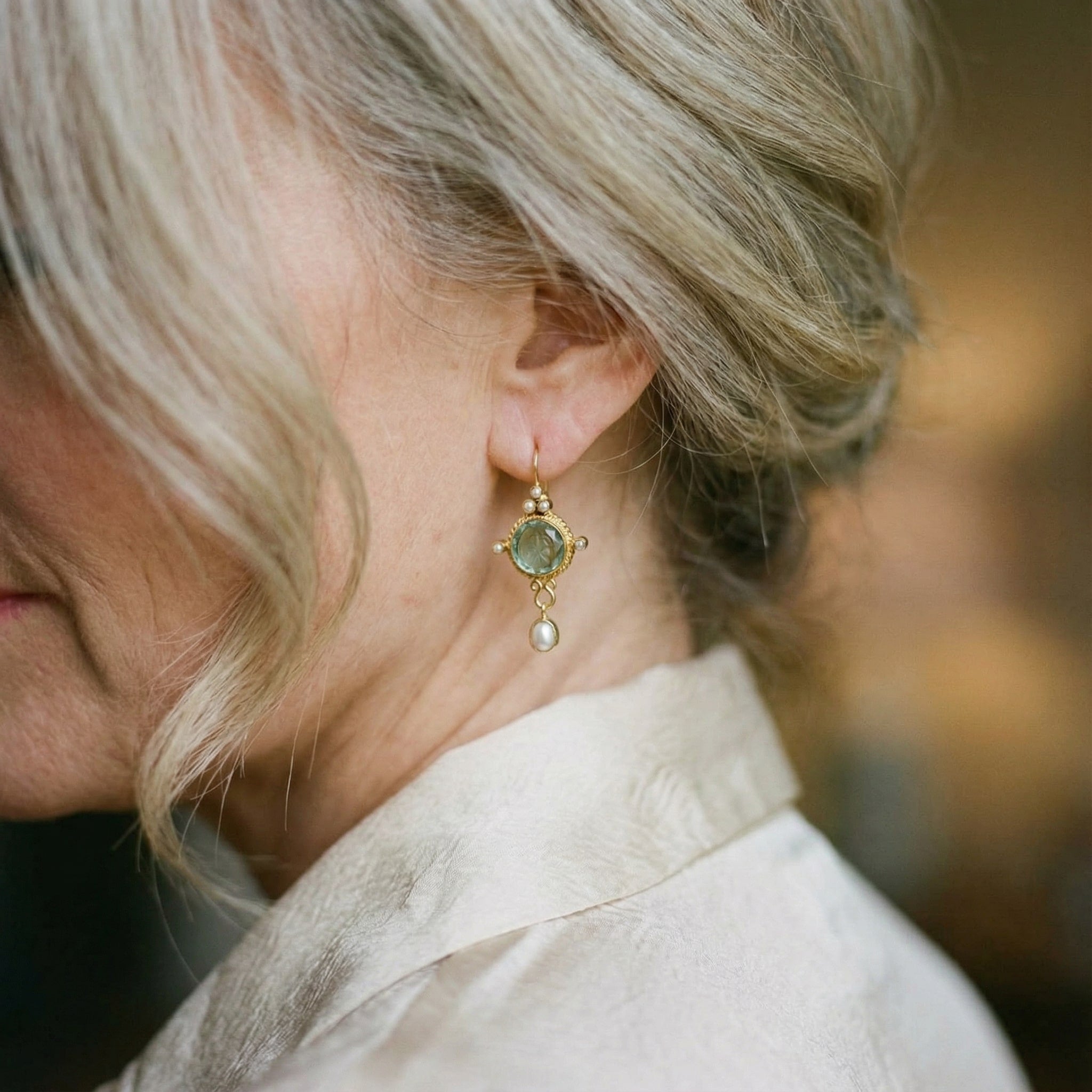 Vintage náušnice z modrého skla a perel