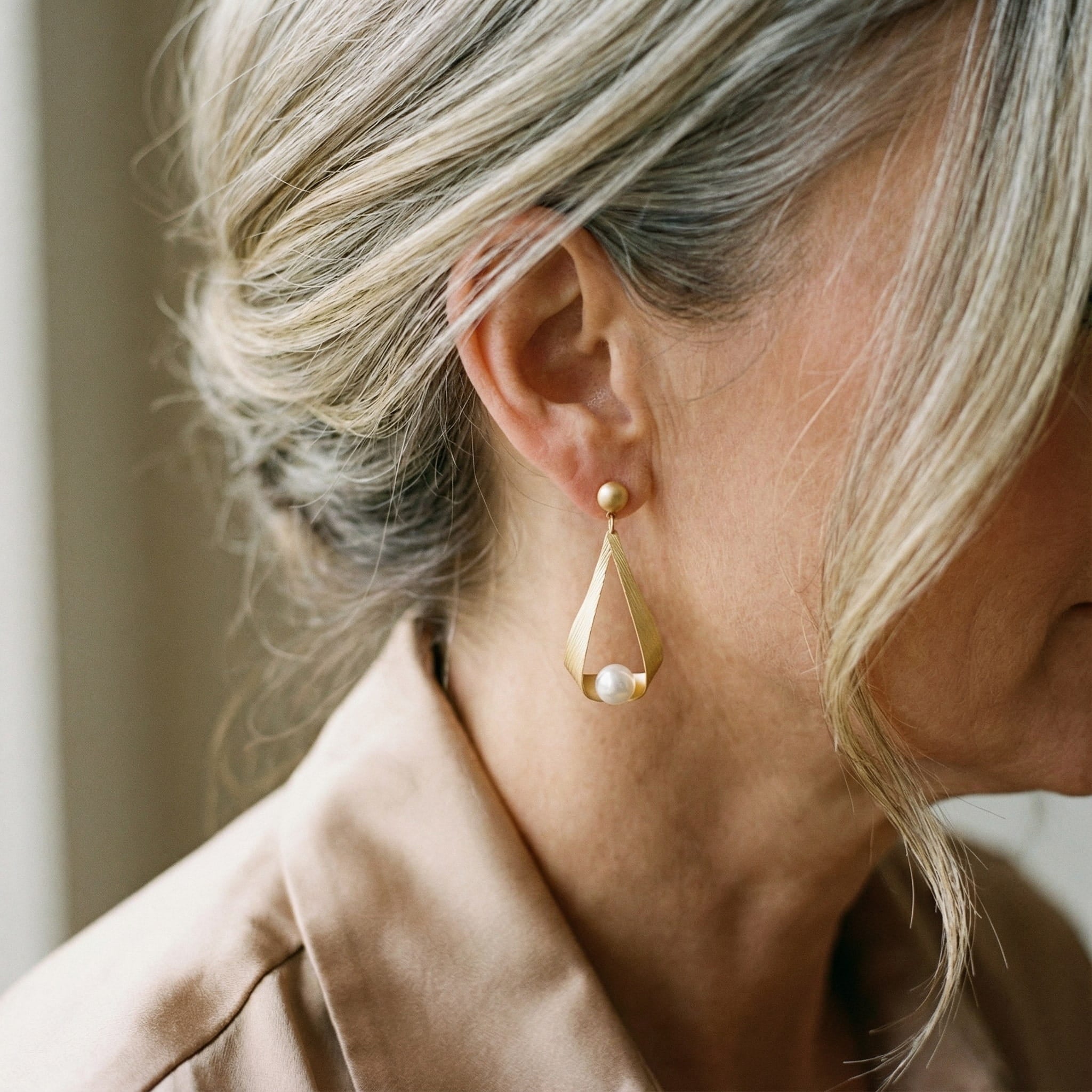 Náušnice s Krystaly a Kulatými Perlami