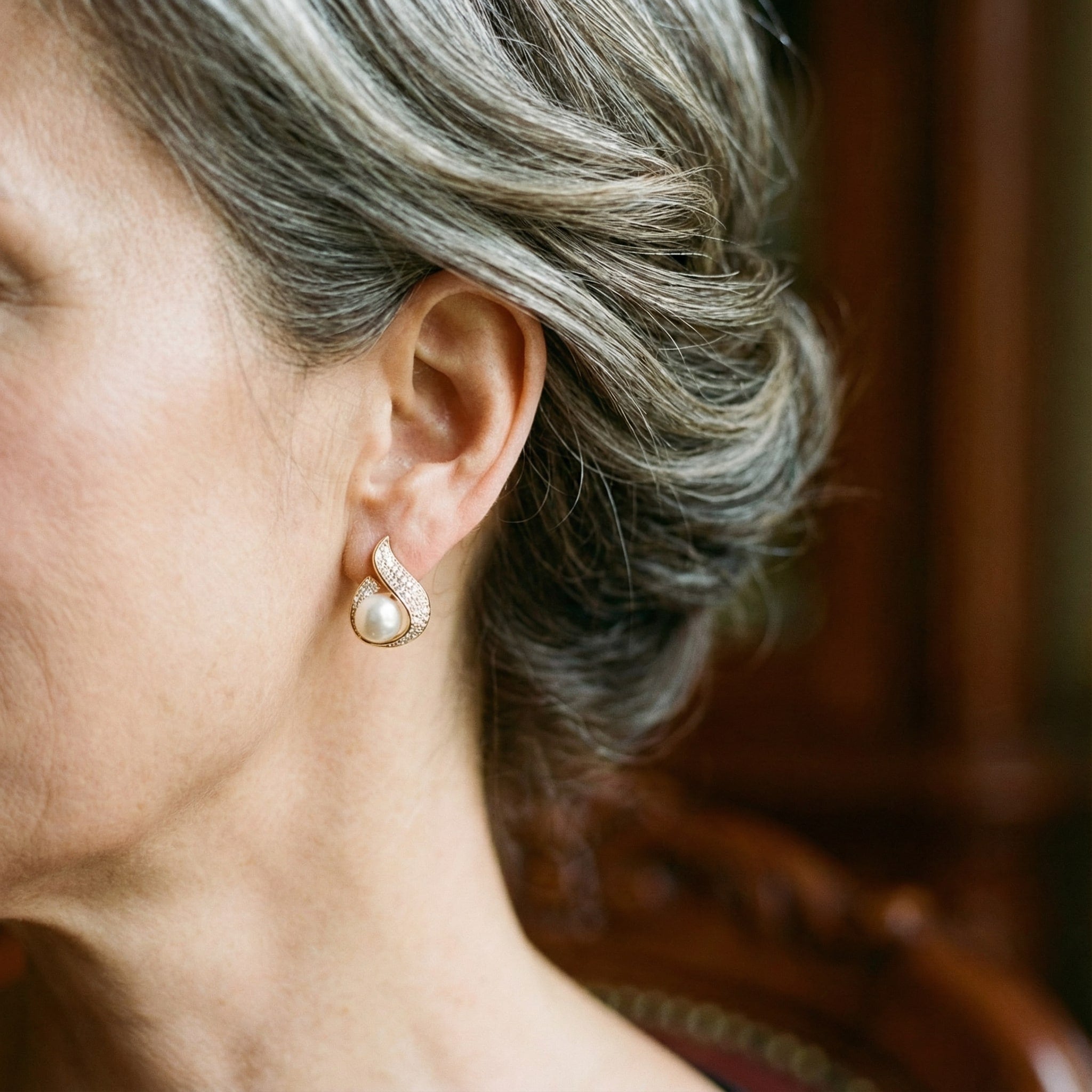 Náušnice ze zirkonu s lesklými perlami