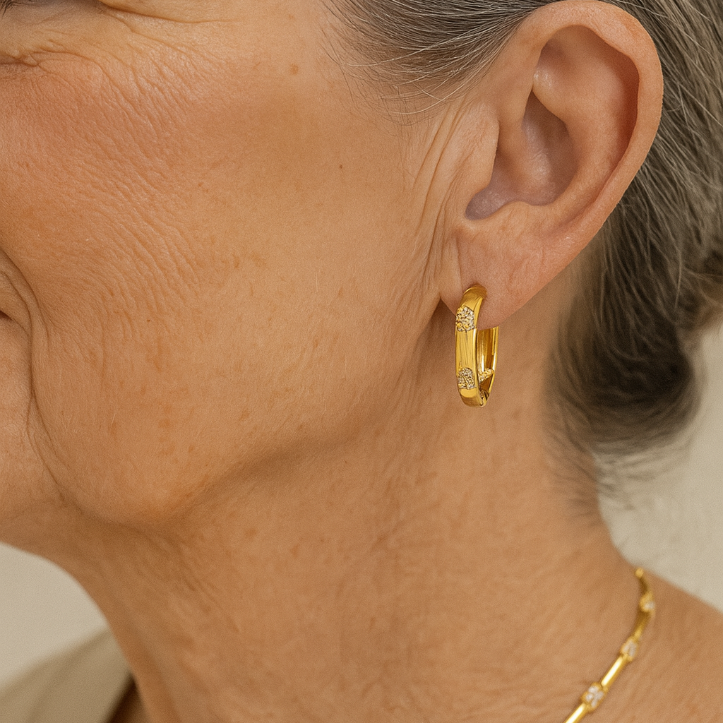 Vintage náušnice s zlatou květinou