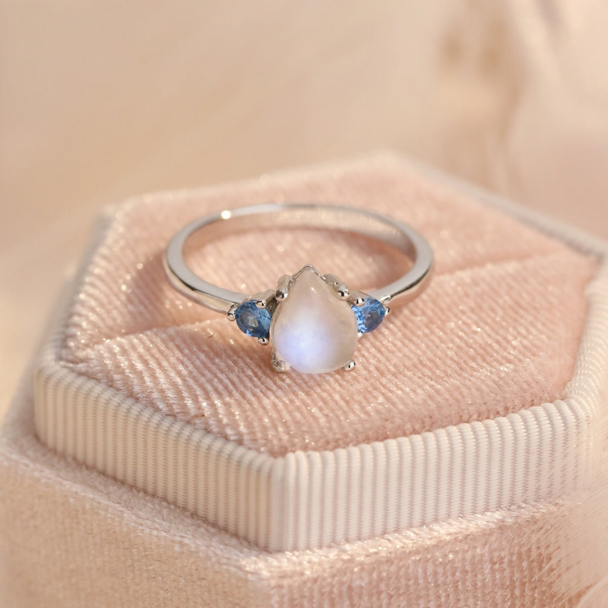 Anel Louisa s Měsíčním Kamenem