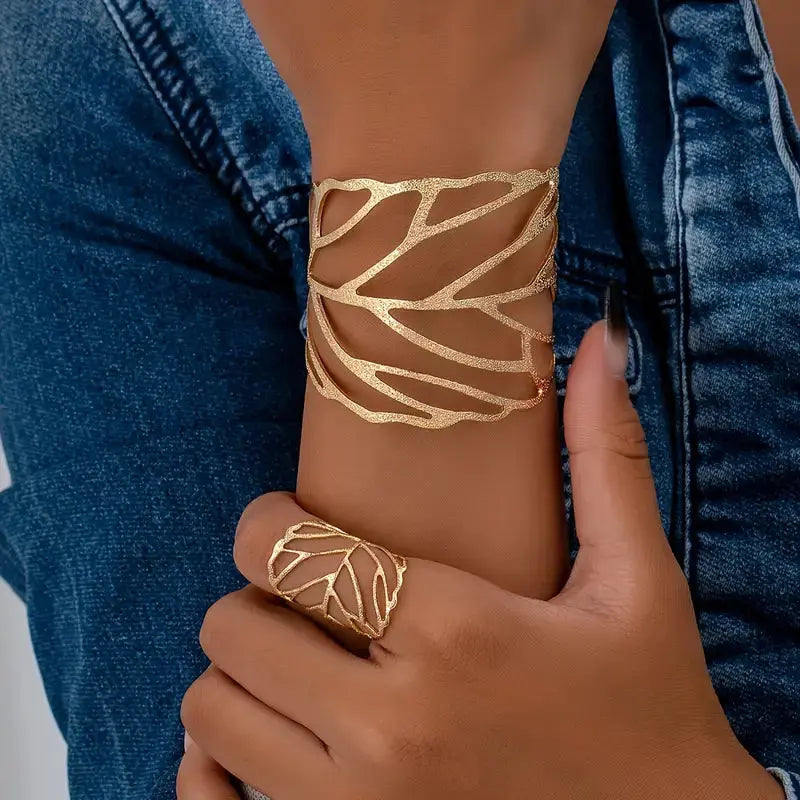 Vintage náramek s designem listu