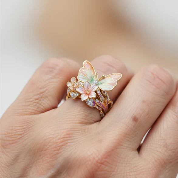 Jasný motýlí prsten z přírody se zirkonem