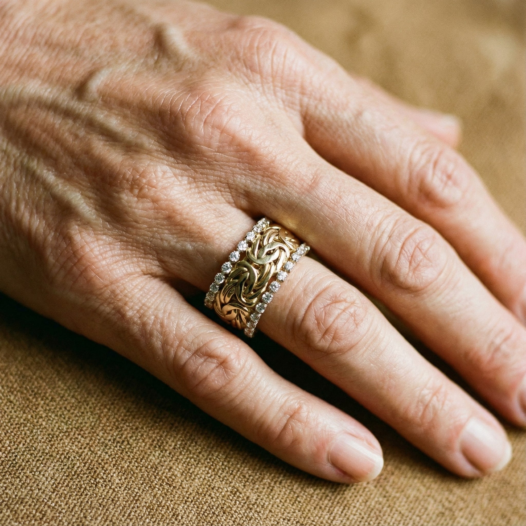 Vintage zlatý prsten s zirkonem