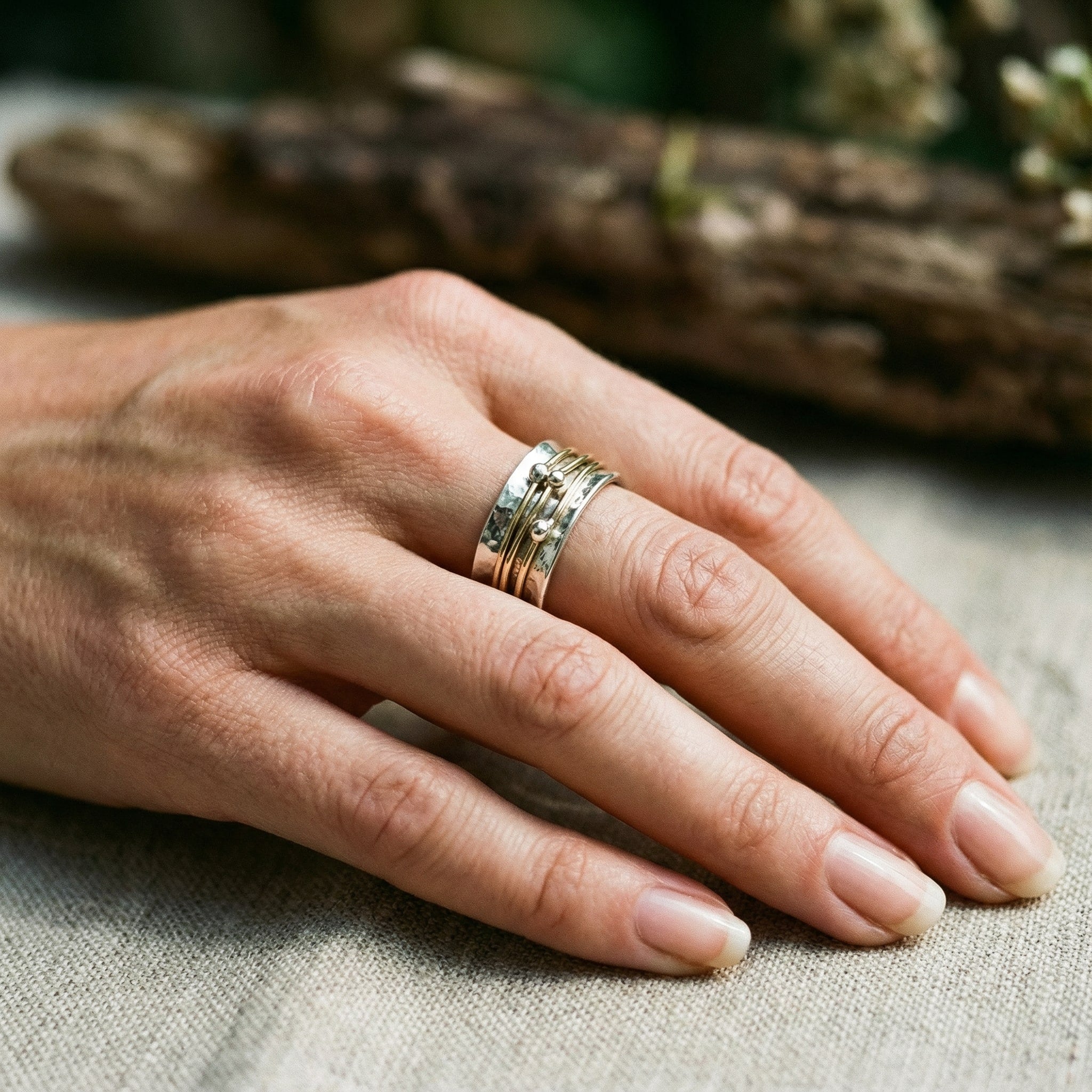 Vintage zlatý prsten s vrstvami ve stříbrné