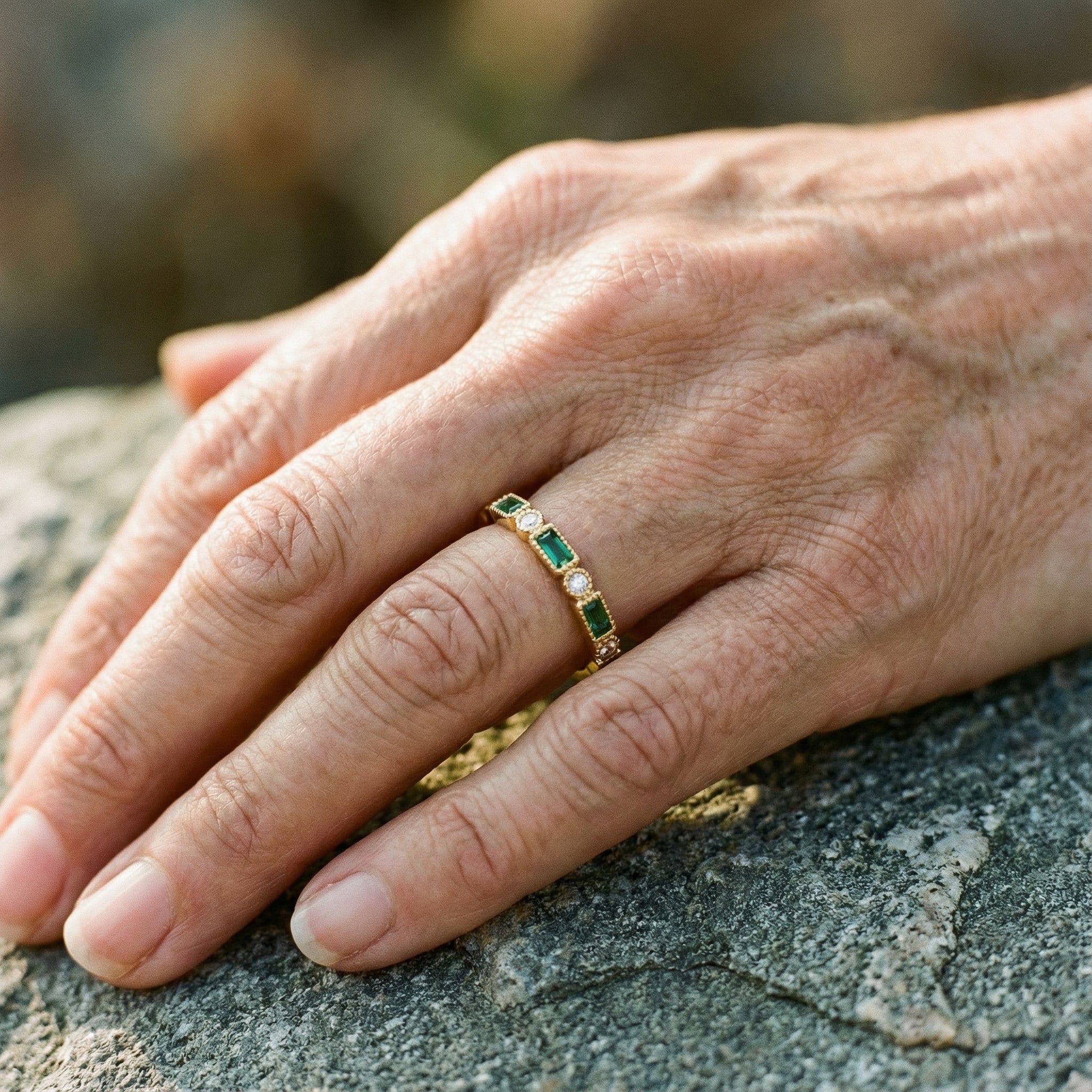 Vintage zlatý prsten s zelenou zirkonií