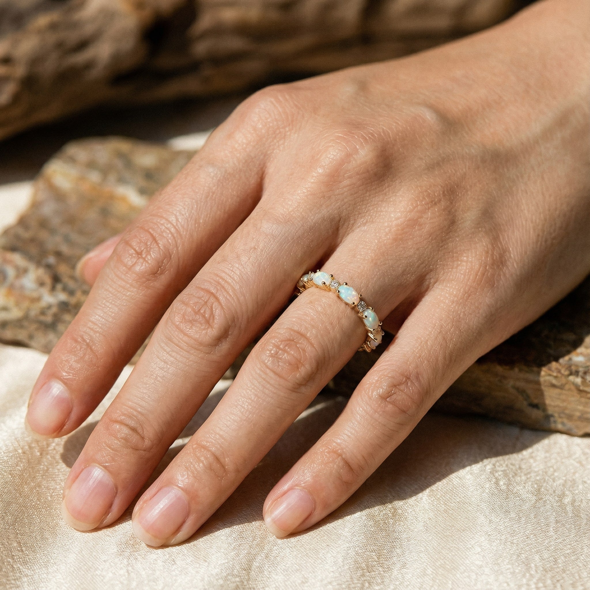 Vintage zlatý prsten s opálem Eternity