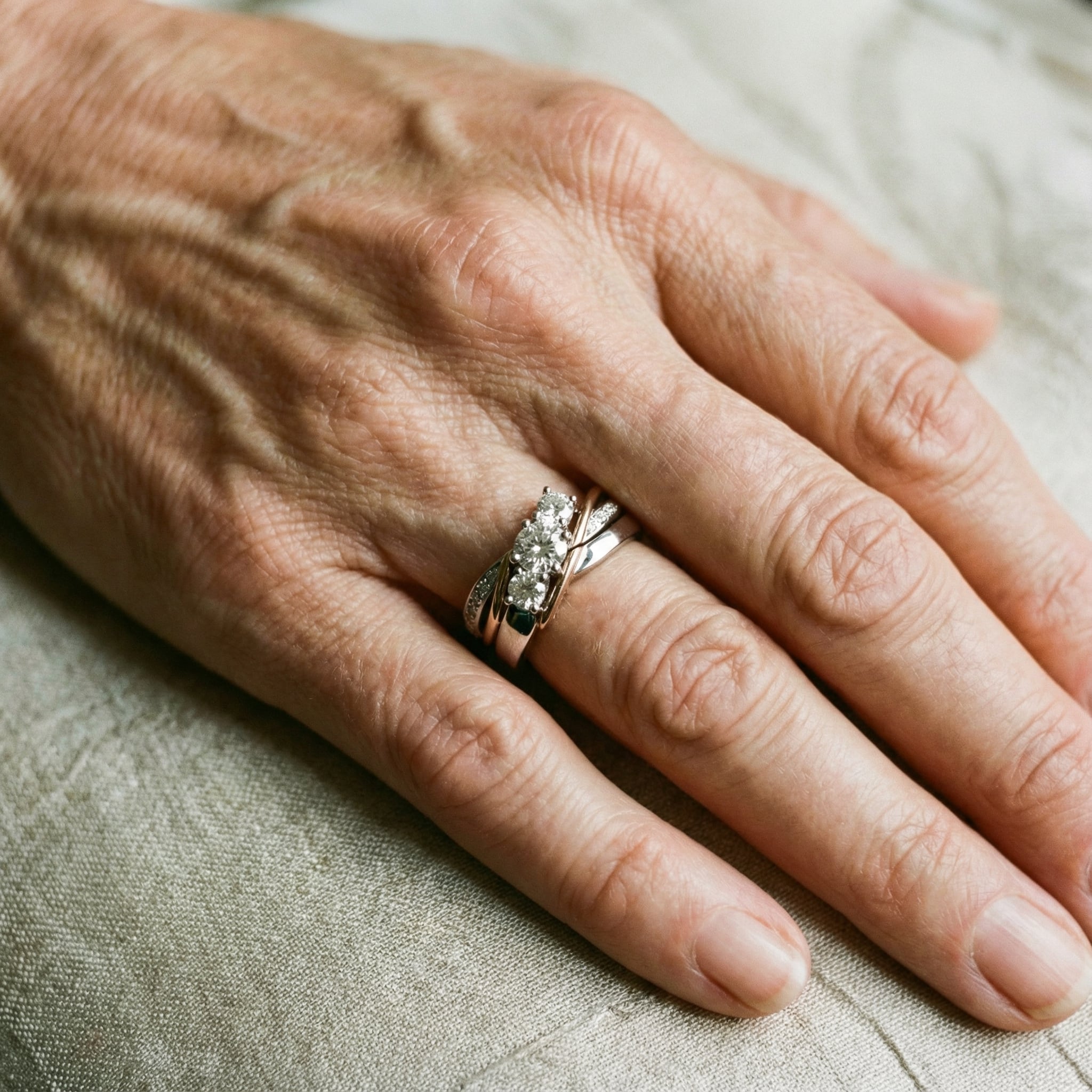 Vintage prsten ze zlata a stříbra s zirkonem