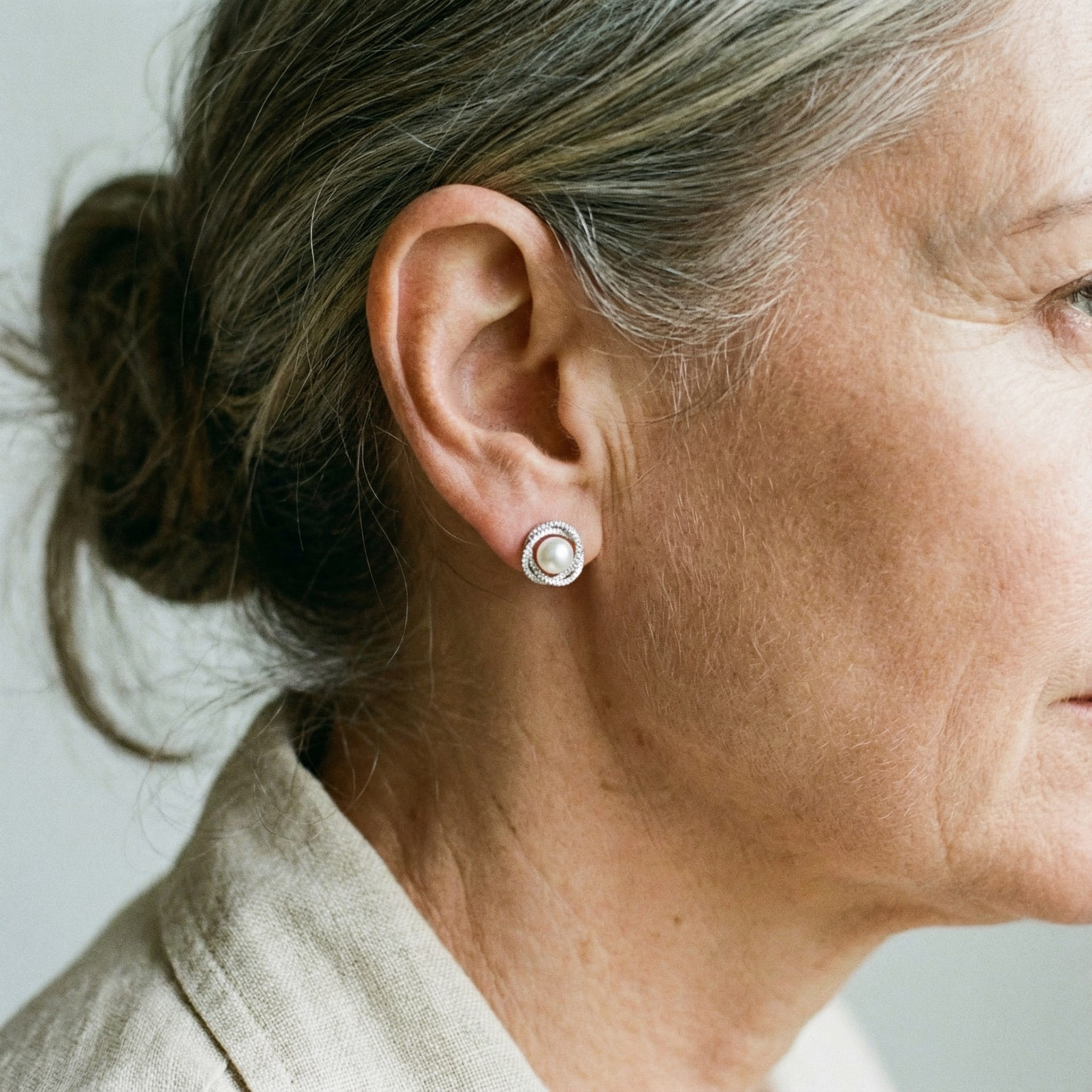 Brincos Espirais Brilhantes com Pérolas Elegantes