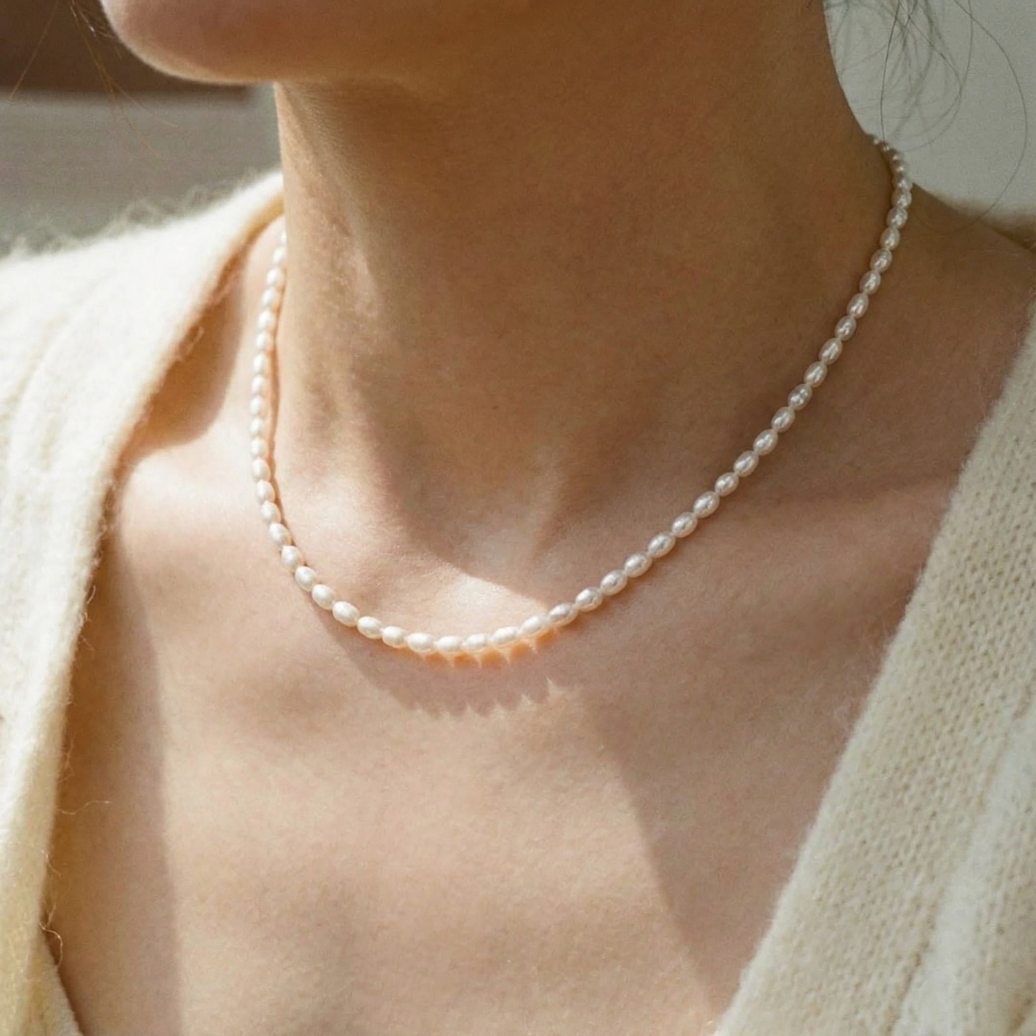 Elegantní perlový náhrdelník