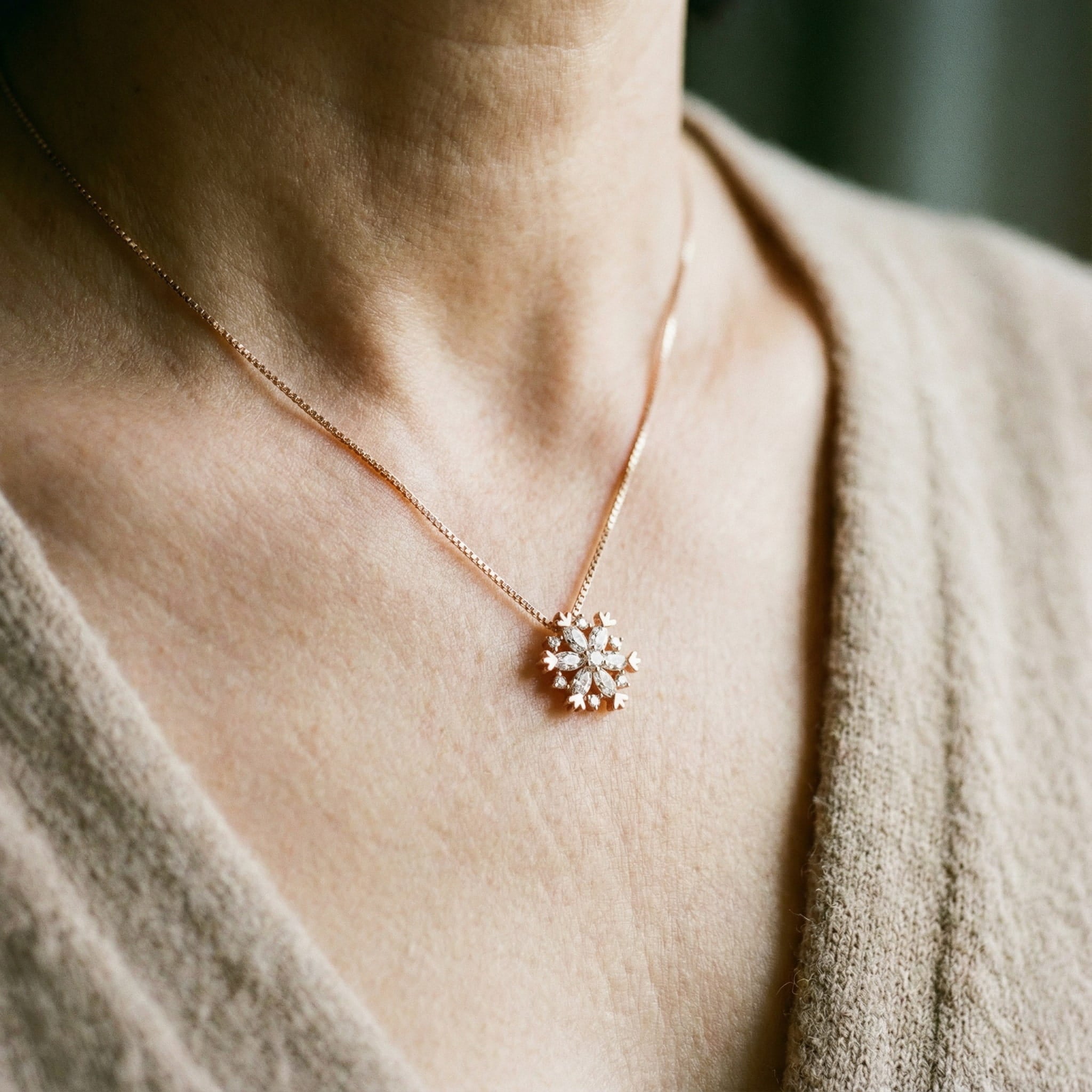 Náhrdelník z Křišťálu s Lesklou Sněhovou Vločka ve Zlatu a Stříbře