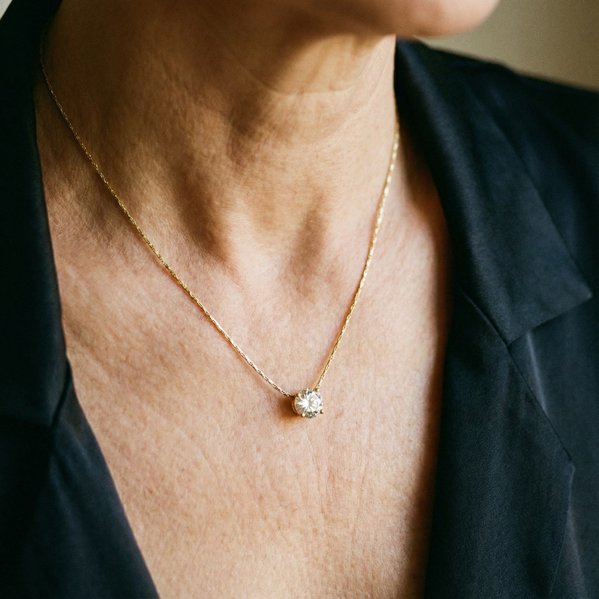 Zlatý náhrdelník s diamanty