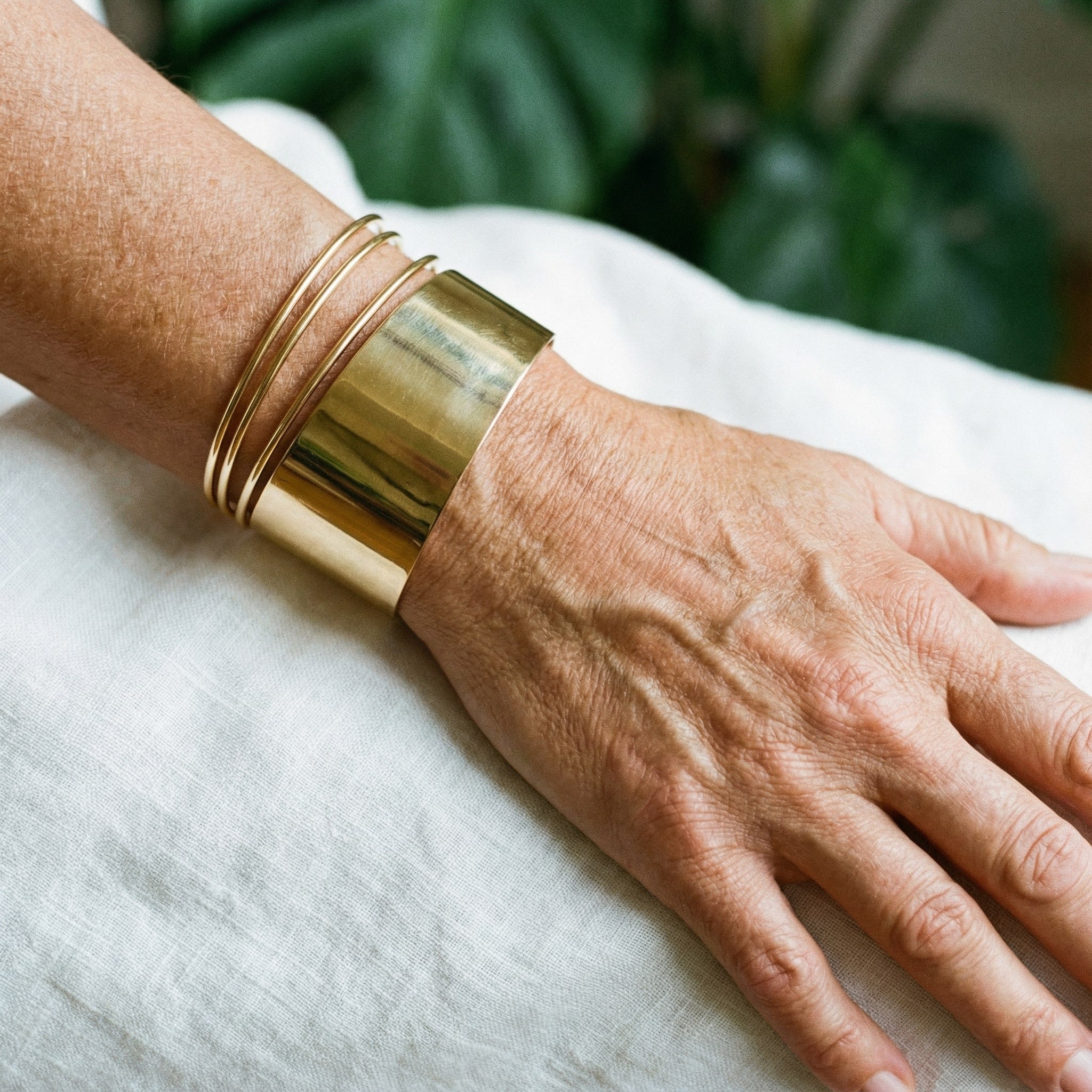 Vintage klasický náramek ve zlatě