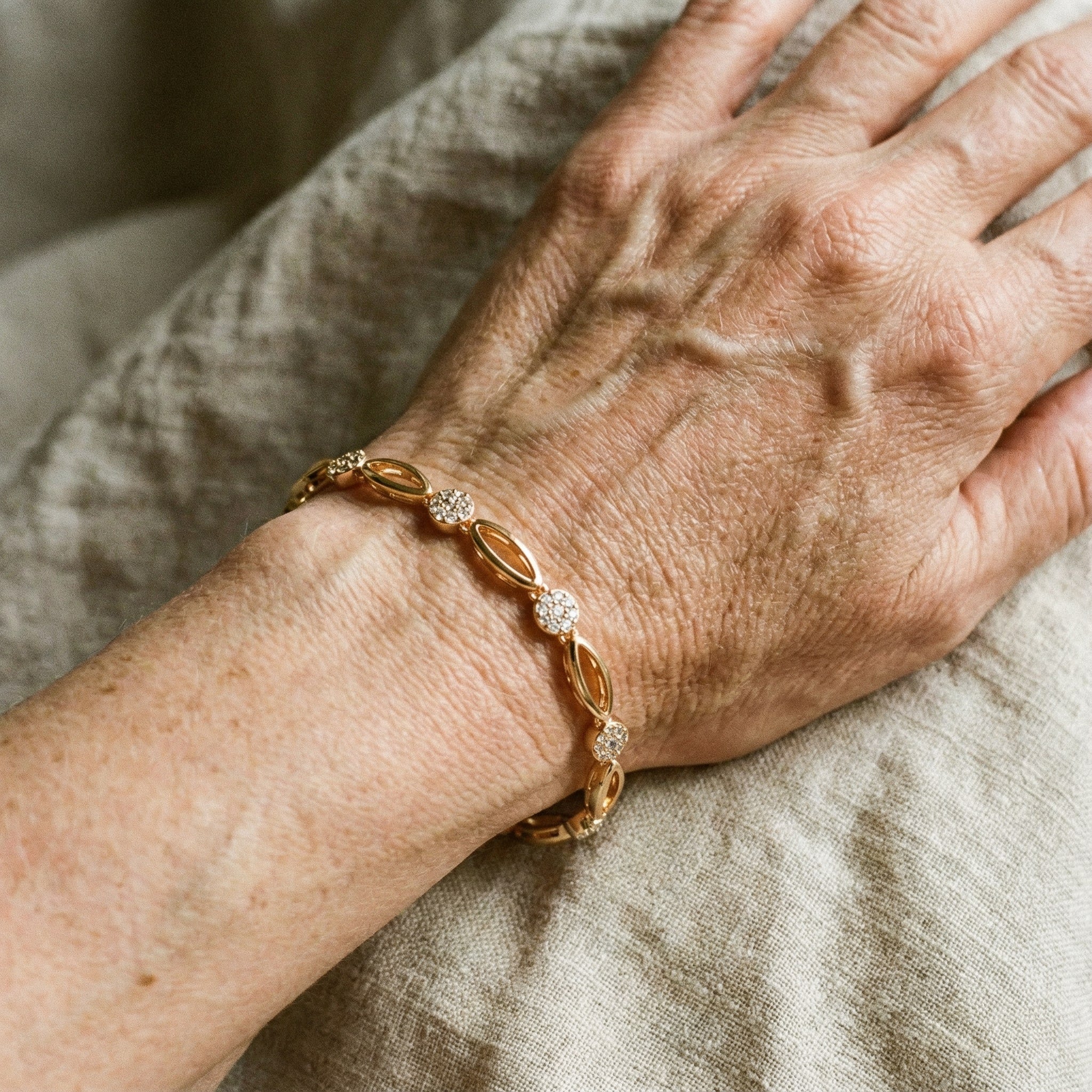 Elegantní Náramek Pozlacený